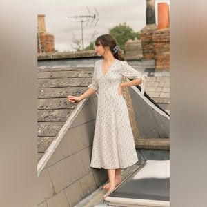 NWT Olive Jeanne Garden Print Dress